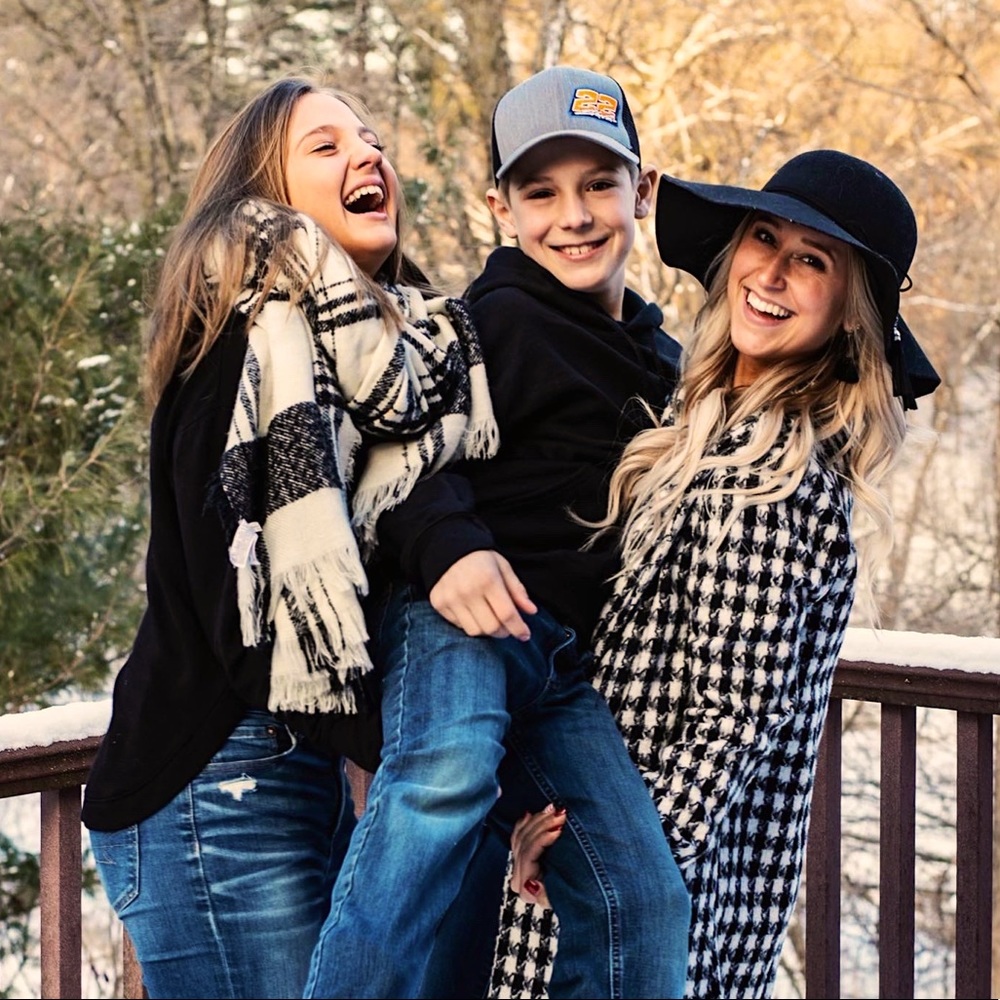 Meet your Posher, Ady